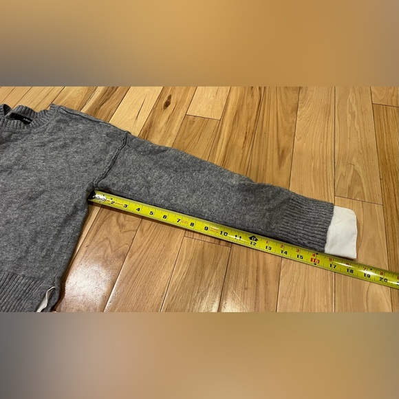 Aqua Brand Grey and White Layered Long Sleeve Sweater - Women’s Size Small - Picture 6 of 6
